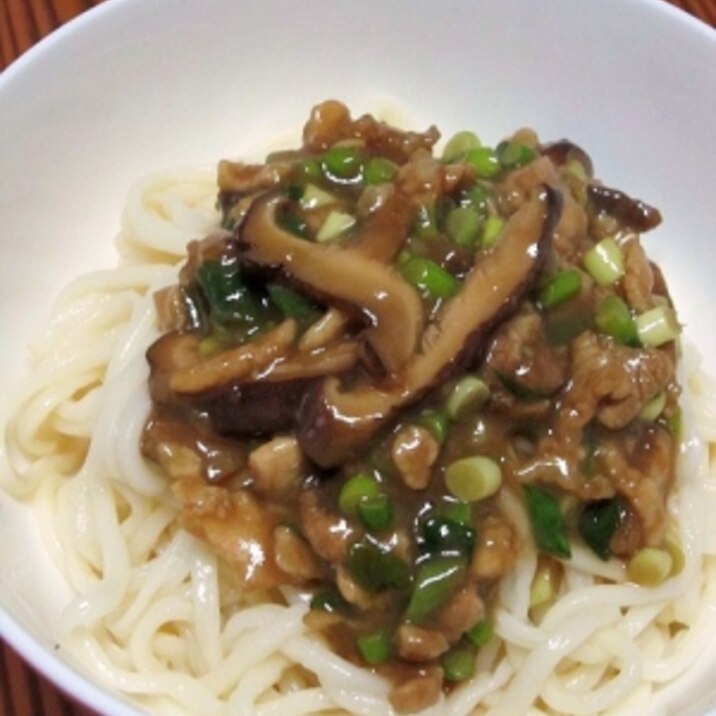 豚肉としいたけとにんにくの芽のあんかけ麺